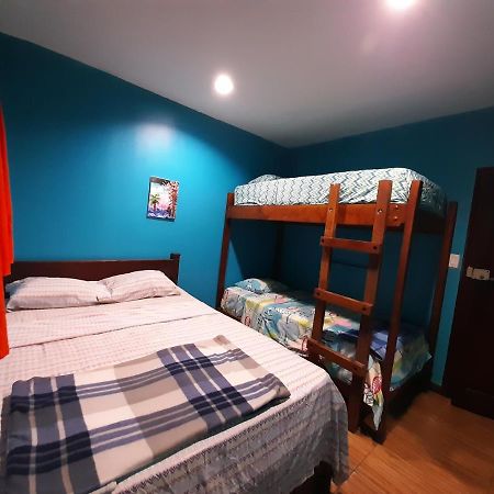 Coral Reef Surf Hostel And Camp Tamarindo Kültér fotó