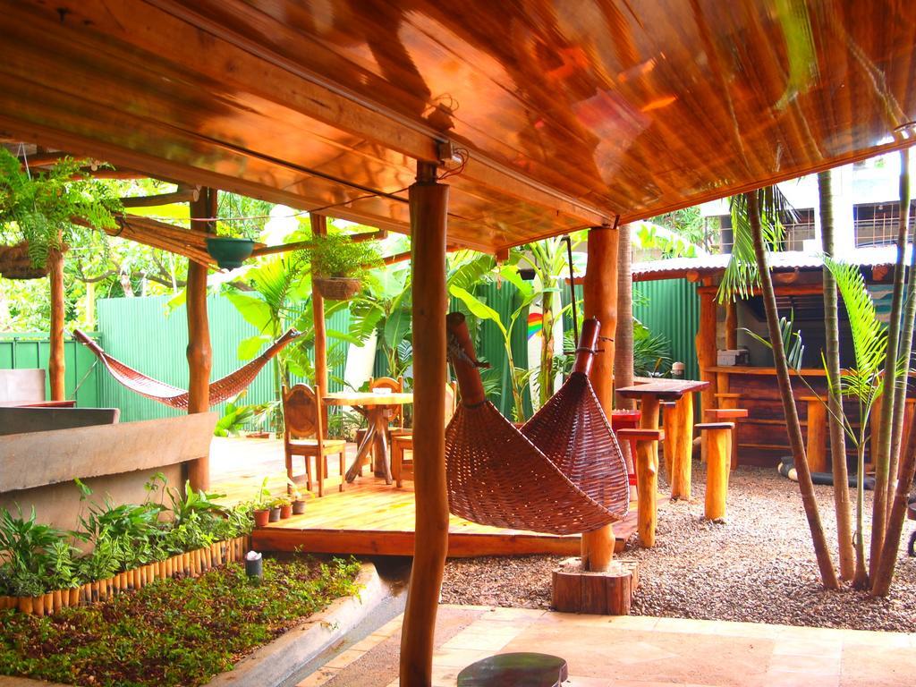 Coral Reef Surf Hostel And Camp Tamarindo Szoba fotó
