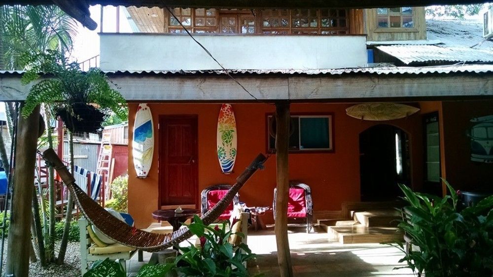 Coral Reef Surf Hostel And Camp Tamarindo Kültér fotó