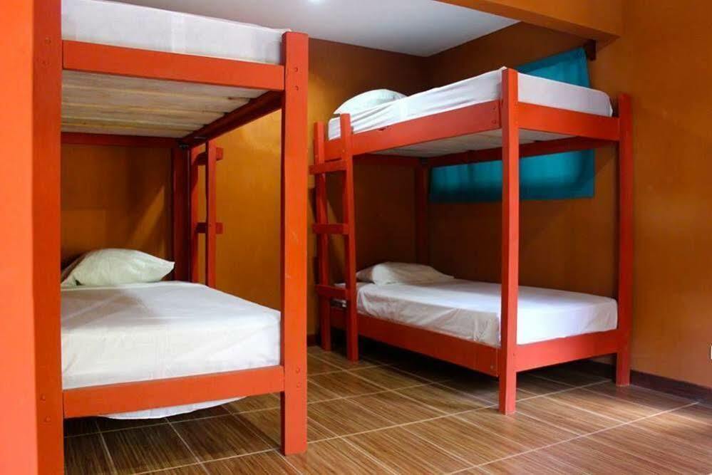 Coral Reef Surf Hostel And Camp Tamarindo Kültér fotó